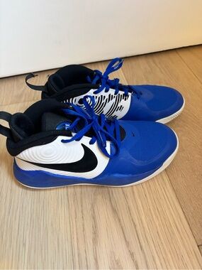 Nike Youth Team Hustle High-Top Basketball Sneakers Size 4 Kids
